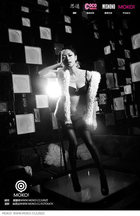 Huang Fu Lin in lingerie