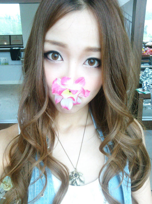 Huang Yi Lin taking a selfie