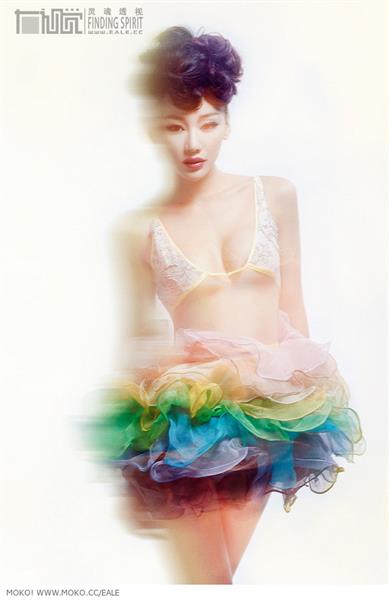 Jin Mei Xin in lingerie