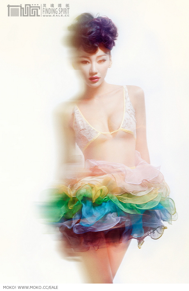 Jin Mei Xin in lingerie