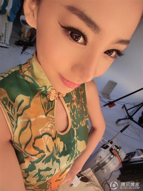 Jin Mei Xin taking a selfie