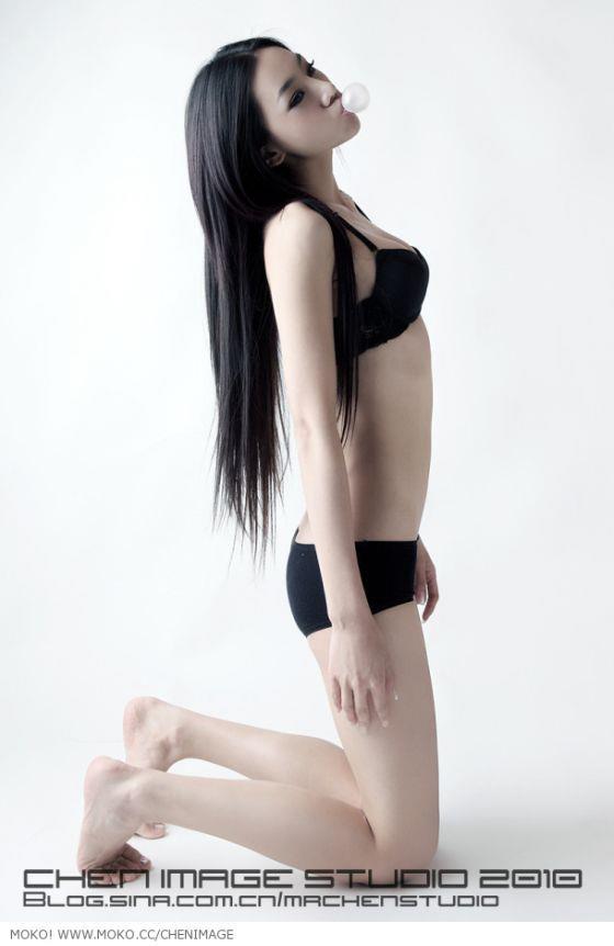 Jin Mei Xin in lingerie