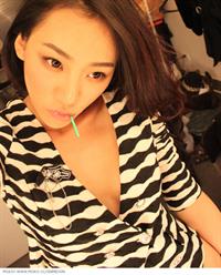 Jin Mei Xin taking a selfie