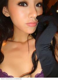 Jin Mei Xin taking a selfie