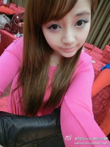 Li Meng Tian taking a selfie