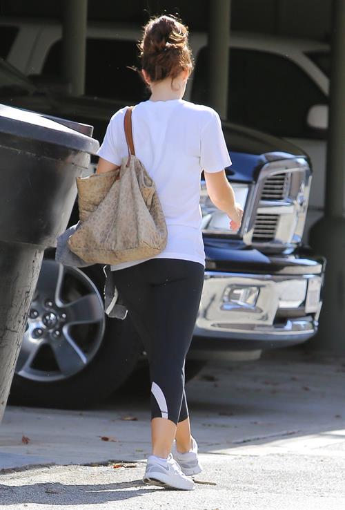 Minka Kelly at Earthbar in West Hollywood 11/9/12