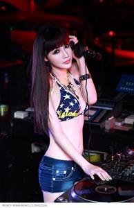 Shi Zi Jia in a bikini