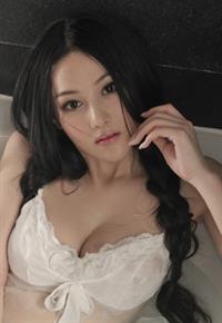 Vivian Zhang Xinyu in lingerie