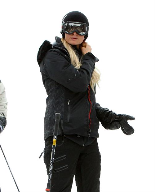 Paris Hilton enjoying a day in the mountains of Aspen December 18, 2012 