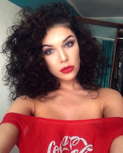 Patrycja Gancarz taking a selfie