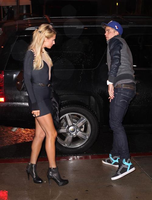 Paris Hilton Arrives with boyfriend River Viiperi to BOA Steakhouse Restaurant in West Hollywood (November 17, 2011) 