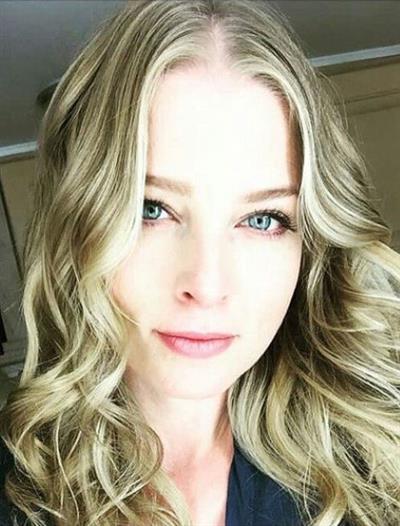 Rachel Nichols taking a selfie