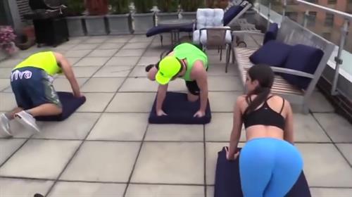 Jen Selter leads a workout