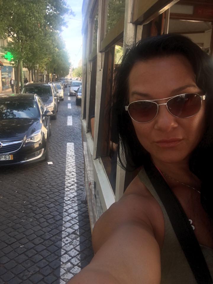 Alina Popa taking a selfie