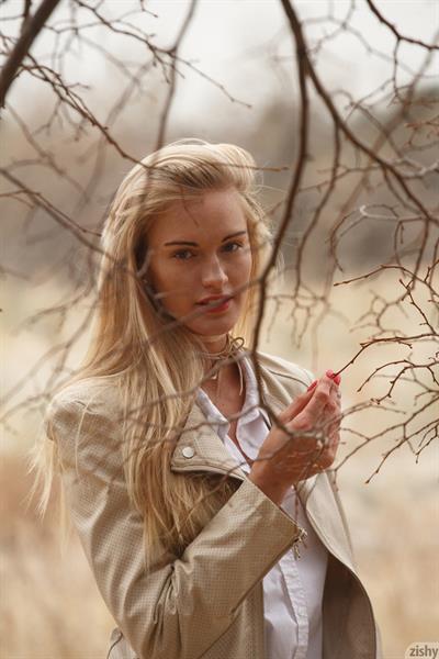 Dannell Norfolk strips down