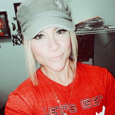 Amanda Michelle Folstad Ptak taking a selfie