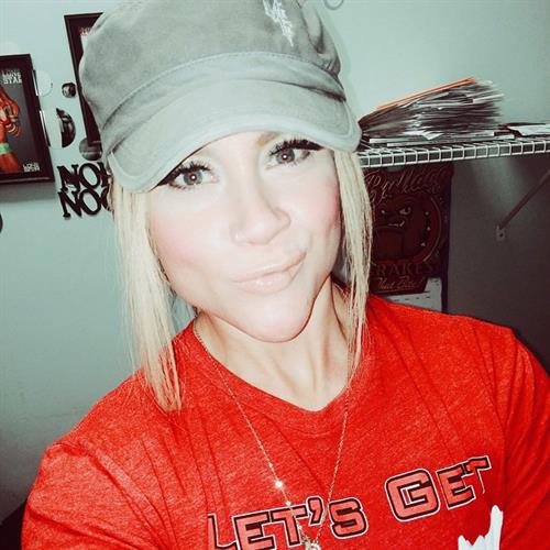 Amanda Michelle Folstad Ptak taking a selfie