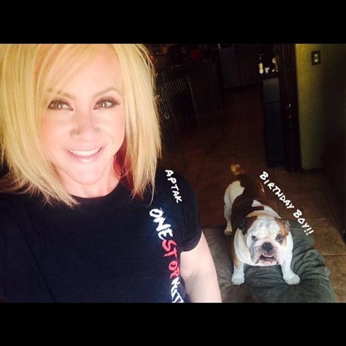 Amanda Michelle Folstad Ptak taking a selfie