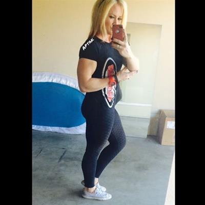 Amanda Michelle Folstad Ptak taking a selfie