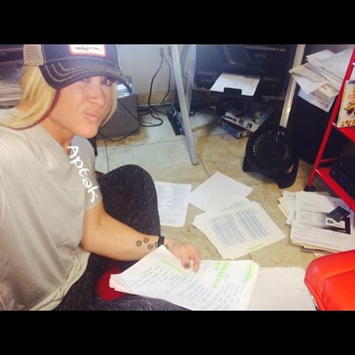 Amanda Michelle Folstad Ptak taking a selfie