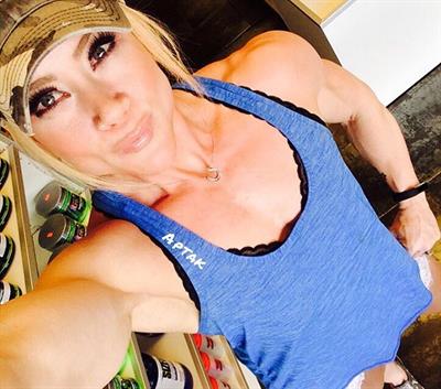 Amanda Michelle Folstad Ptak taking a selfie