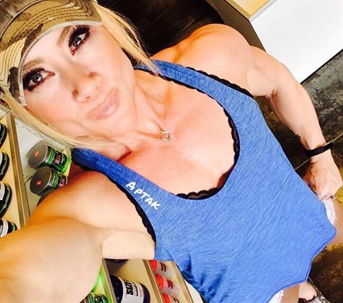 Amanda Michelle Folstad Ptak taking a selfie