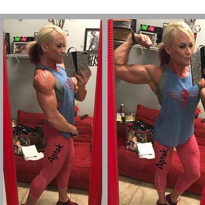 Amanda Michelle Folstad Ptak taking a selfie