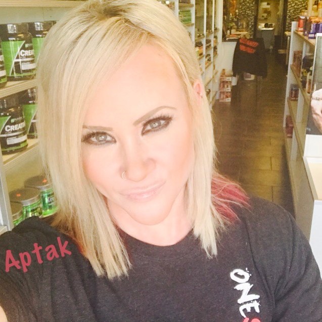 Amanda Michelle Folstad Ptak taking a selfie