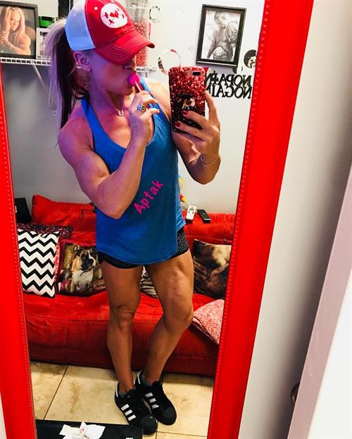 Amanda Michelle Folstad Ptak taking a selfie