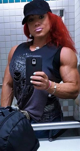 Isabelle Turell taking a selfie