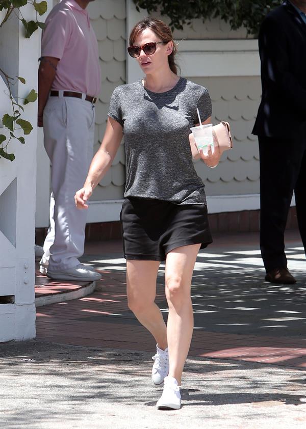 Jennifer Garner out in Santa Monica August 15, 2014