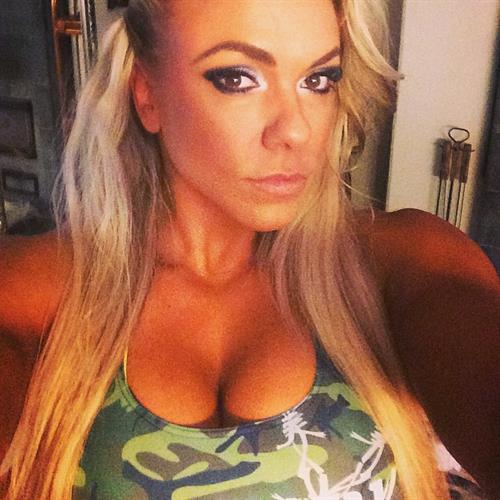 Minna Pajulahti taking a selfie