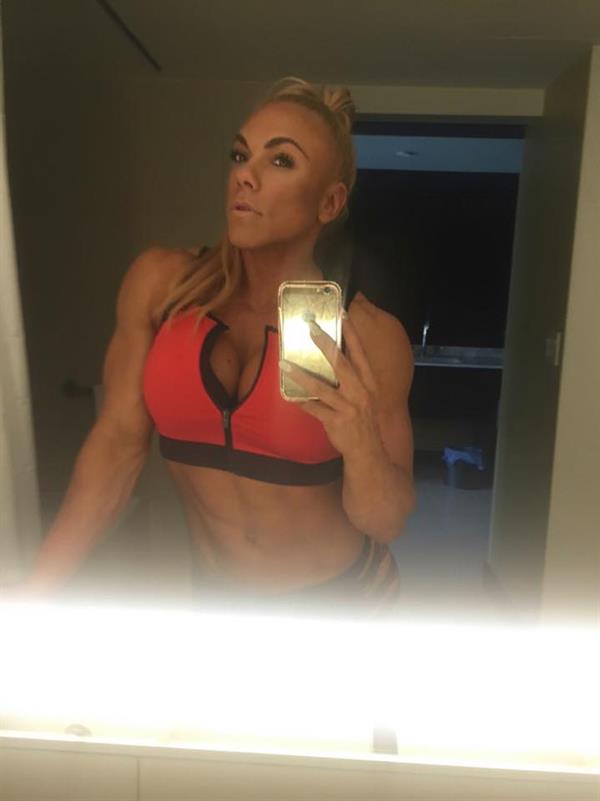 Minna Pajulahti in a bikini taking a selfie