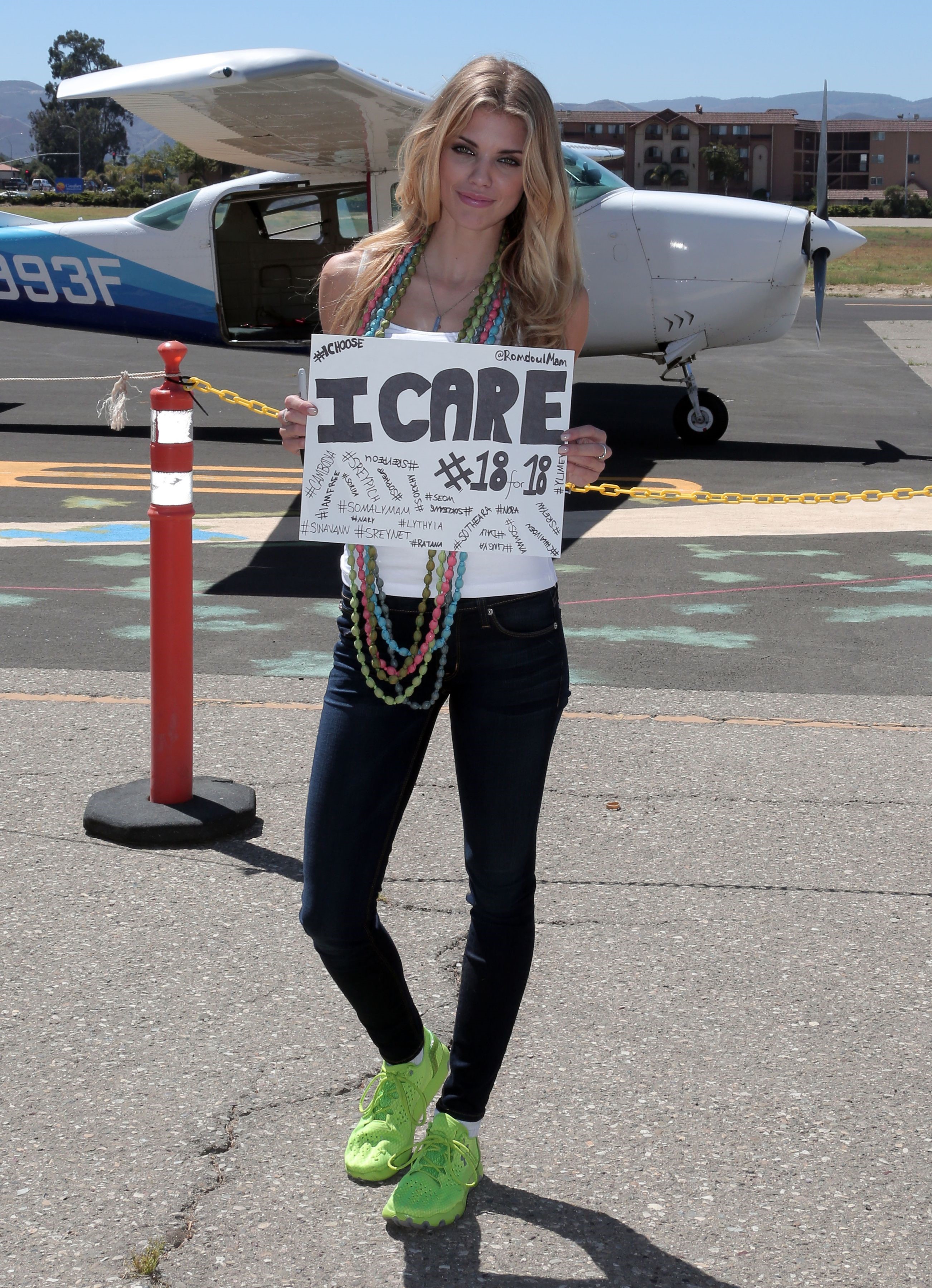 AnnaLynne McCord Pictures AnnaLynne McCord skydives from 18,000 feet at a charity event, Lompoc August 16, 2014