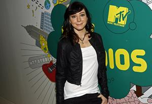 Alyson Hannigan on MTV's TRL 