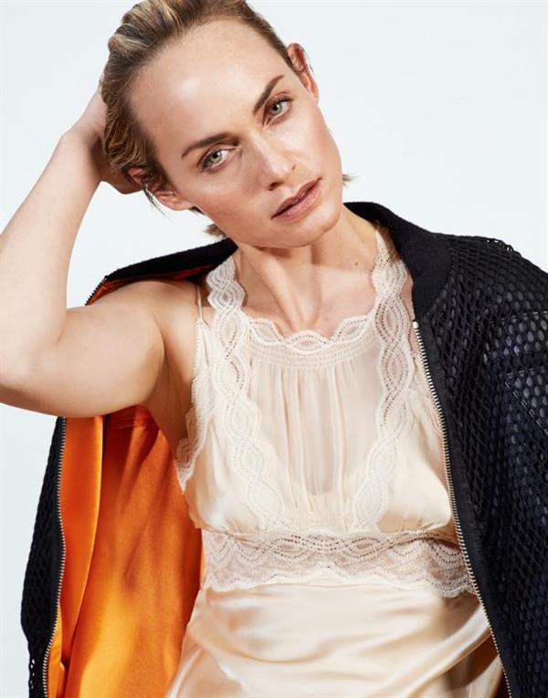 Amber Valletta