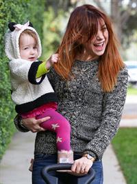 Alyson Hannigan Hangs out with her daughter in Los Angeles (November 22, 2013) 