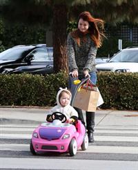 Alyson Hannigan Hangs out with her daughter in Los Angeles (November 22, 2013) 