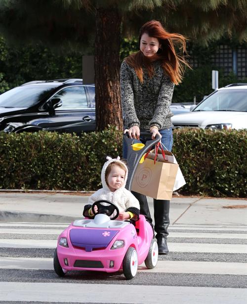 Alyson Hannigan Hangs out with her daughter in Los Angeles (November 22, 2013) 
