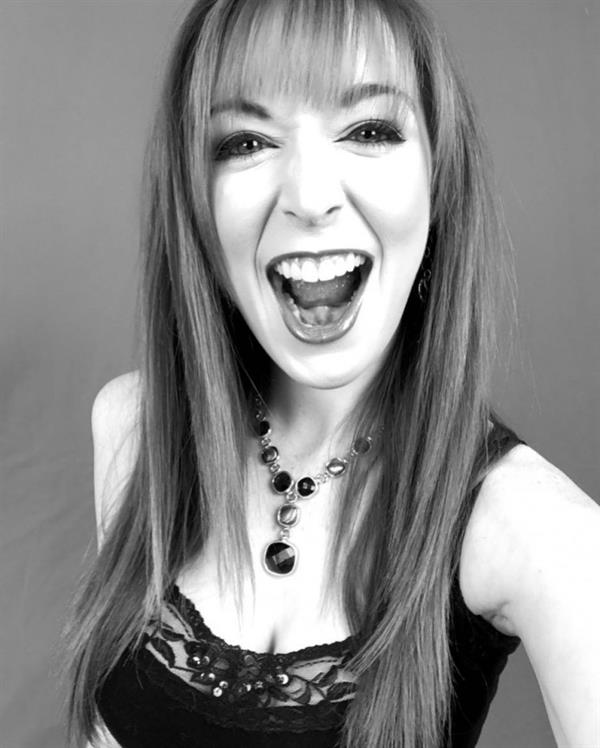 Lisa Foiles taking a selfie