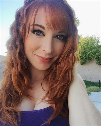 Lisa Foiles taking a selfie