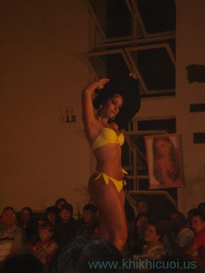 Desiré Falcão in a bikini