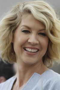 Jenna Elfman - On the set of Extra at The Grove in Los Angeles on February 14, 2013