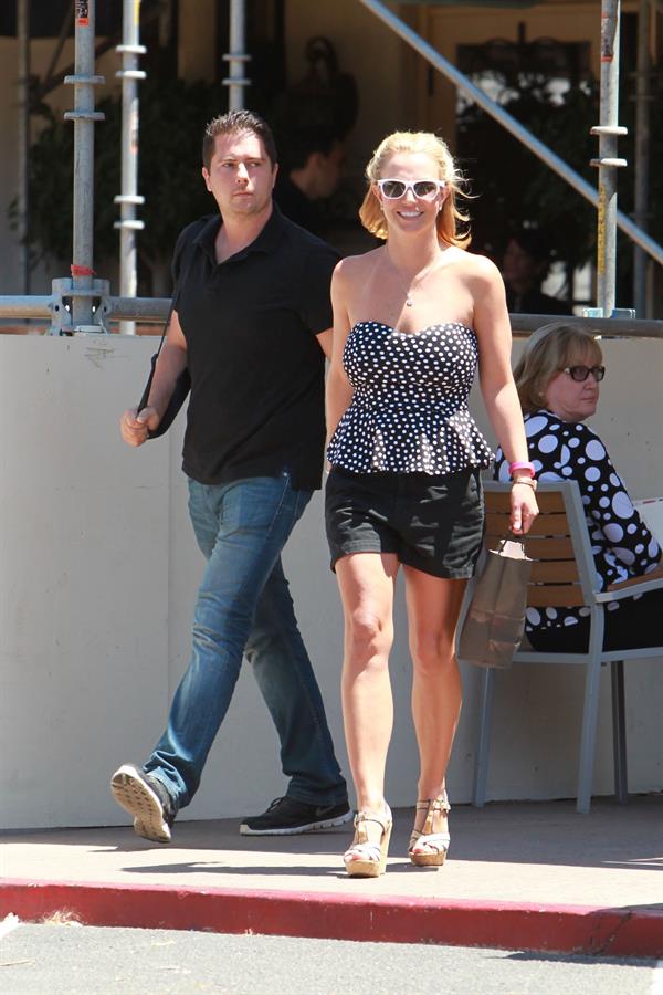 Britney Spears shopping in Westlake Village August 13, 2014