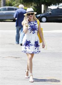 Reese Witherspoon talking and walking after leaving a hair salon in Beverly Hills on August 8, 2014