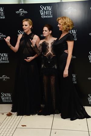 Charlize Theron and Kristen Stewart at the  Snow White And The Huntsman  World Premiere, May 14, 2012