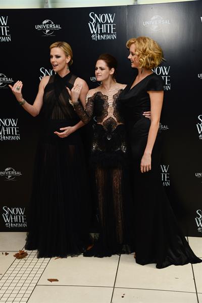 Charlize Theron and Kristen Stewart at the  Snow White And The Huntsman  World Premiere, May 14, 2012