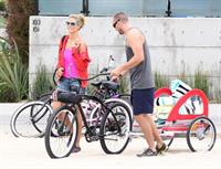 Heidi Klum haning out at the beach in Santa Monica on August 24, 2013