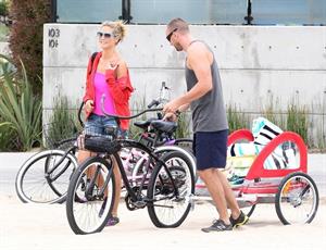 Heidi Klum haning out at the beach in Santa Monica on August 24, 2013