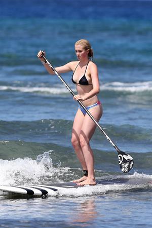 Ireland Baldwin goes paddle-boarding in Hawaii with her boyfriend Slater Trout May 26, 2013 